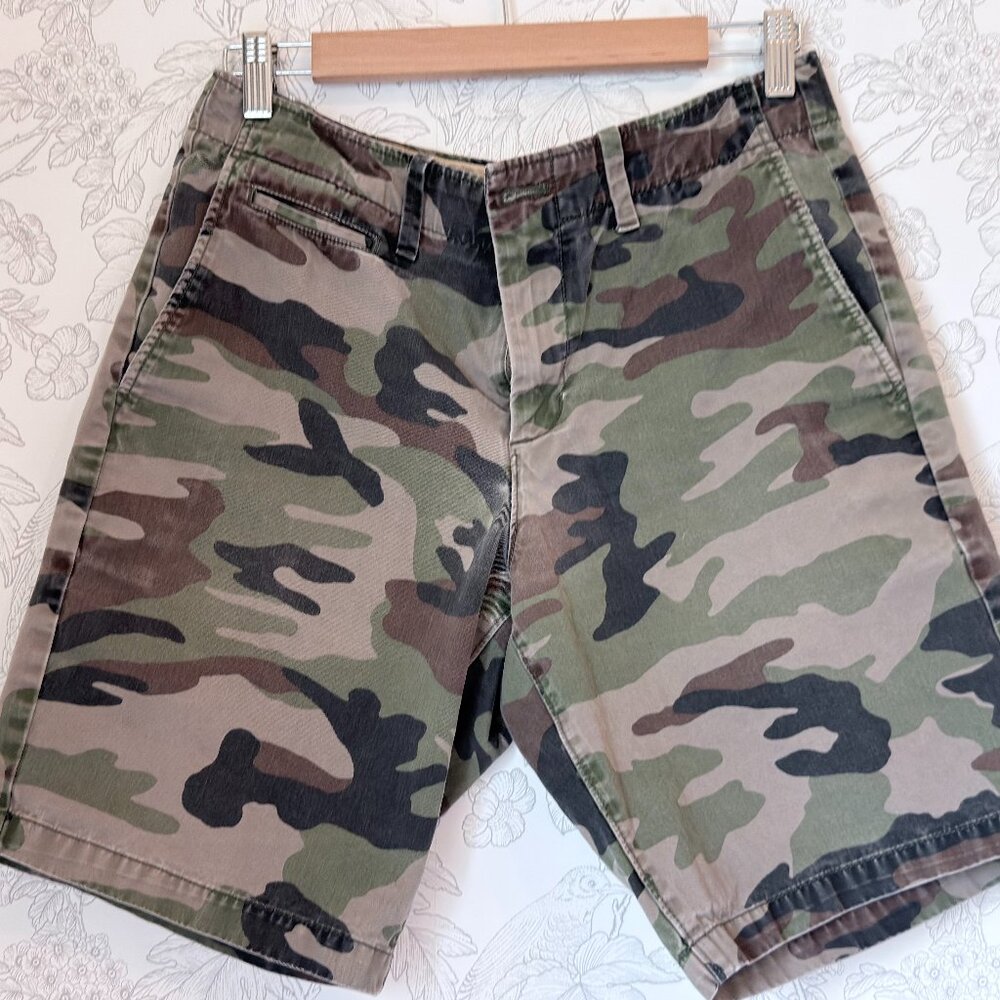 Gap Classic Fit Shorts Mens 33 Cotton Casual Flat Front || Camo